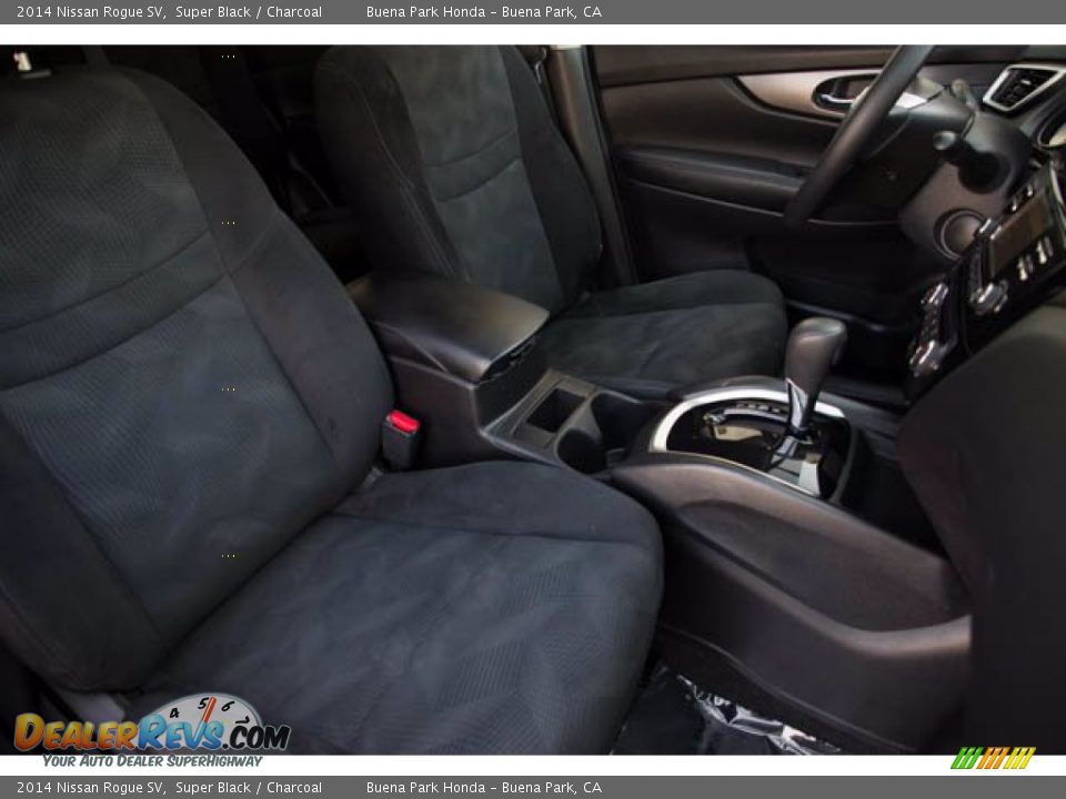 2014 Nissan Rogue SV Super Black / Charcoal Photo #24