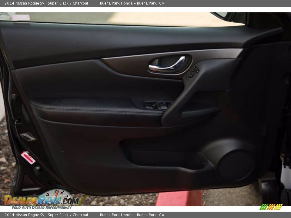 2014 Nissan Rogue SV Super Black / Charcoal Photo #28