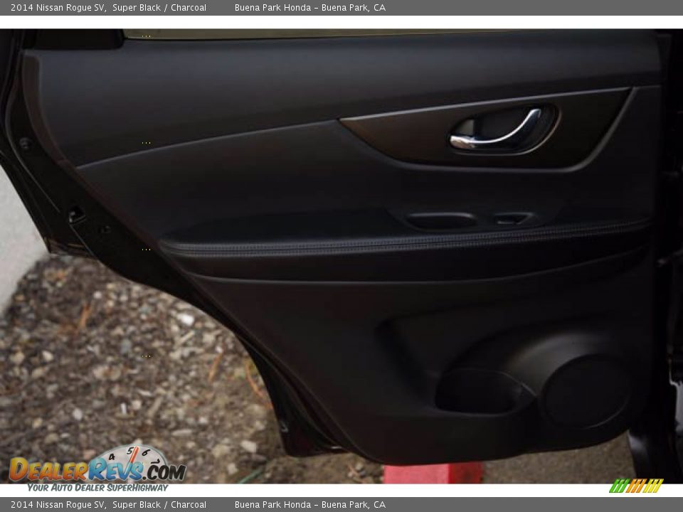 2014 Nissan Rogue SV Super Black / Charcoal Photo #30