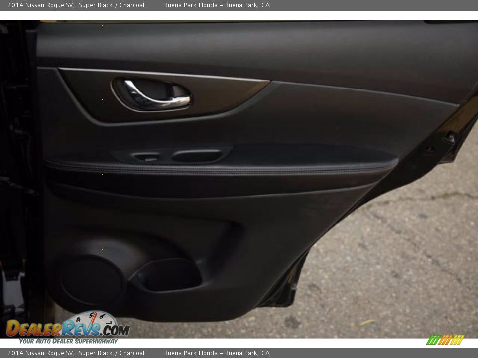 2014 Nissan Rogue SV Super Black / Charcoal Photo #31