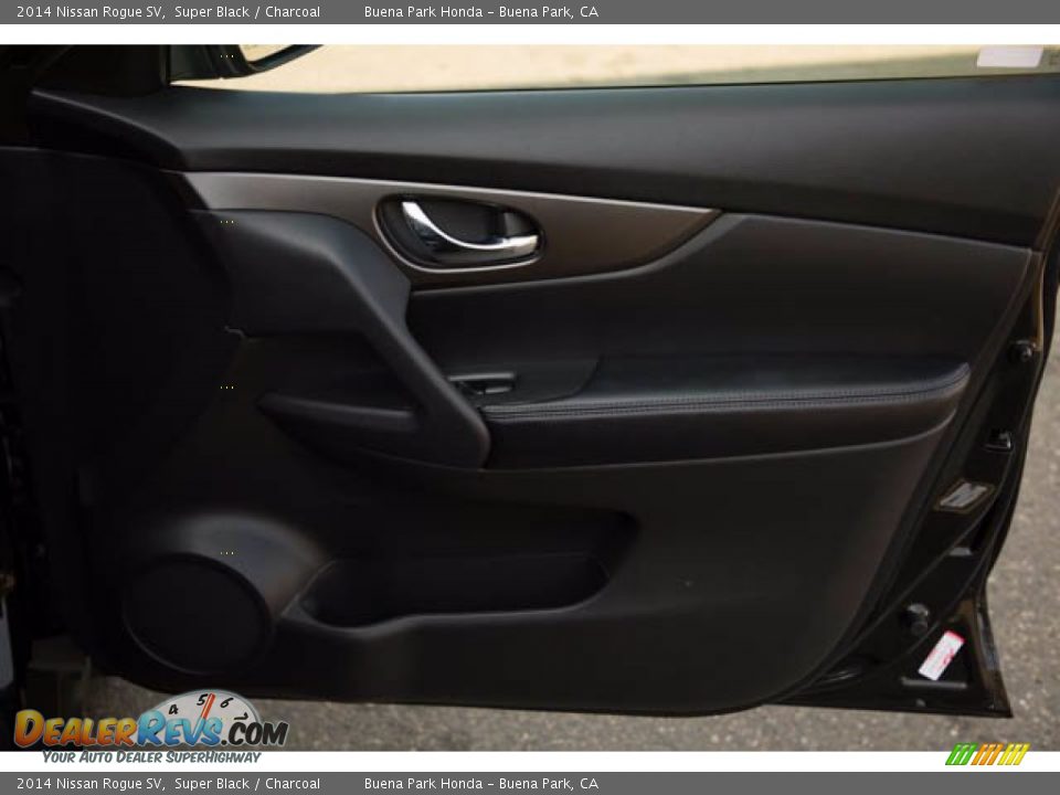 2014 Nissan Rogue SV Super Black / Charcoal Photo #32
