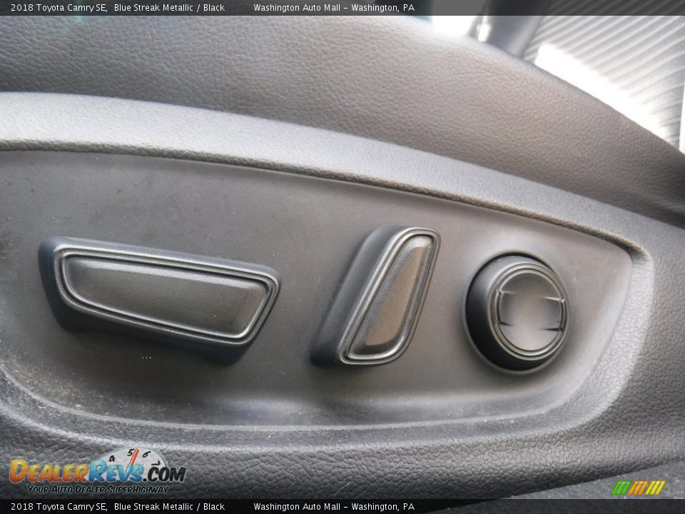 2018 Toyota Camry SE Blue Streak Metallic / Black Photo #17