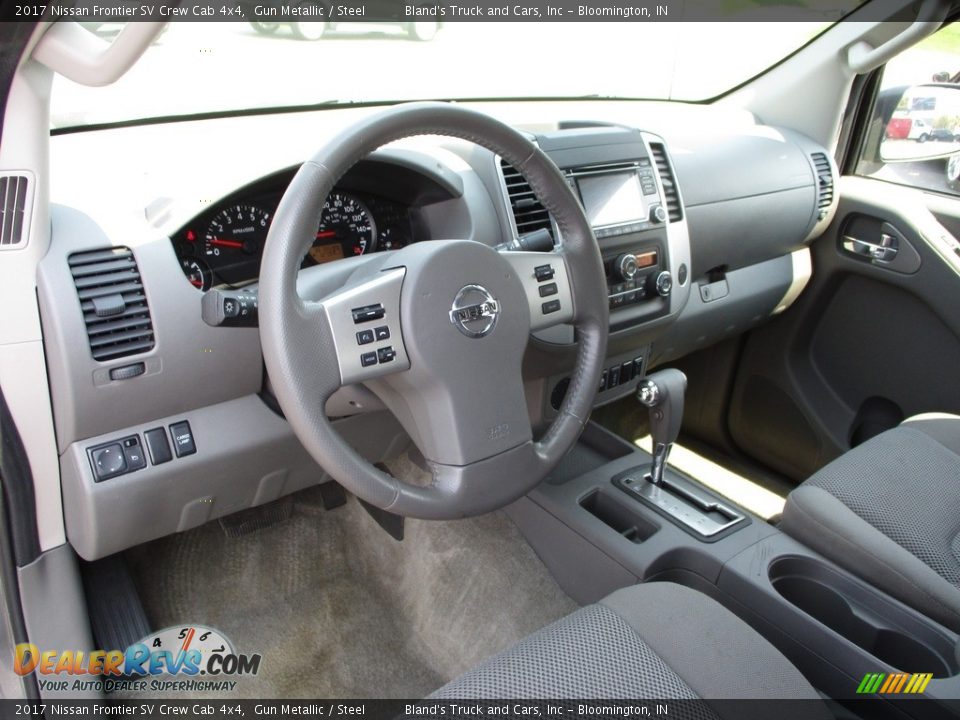 Dashboard of 2017 Nissan Frontier SV Crew Cab 4x4 Photo #6