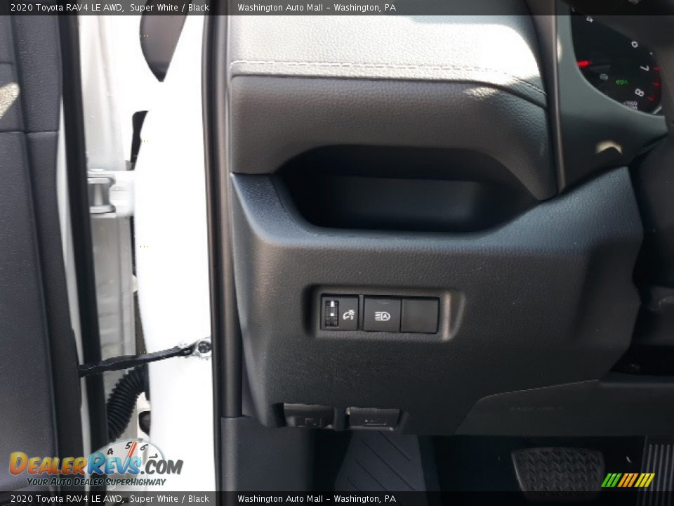 2020 Toyota RAV4 LE AWD Super White / Black Photo #10