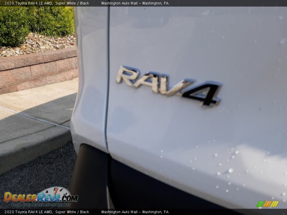2020 Toyota RAV4 LE AWD Super White / Black Photo #34