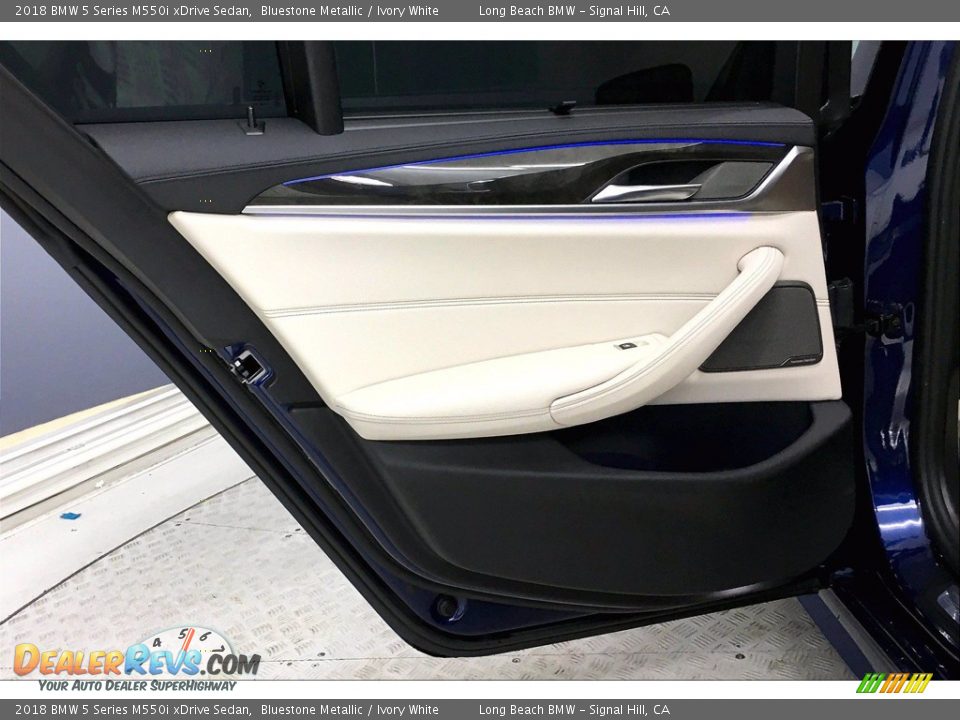 2018 BMW 5 Series M550i xDrive Sedan Bluestone Metallic / Ivory White Photo #25