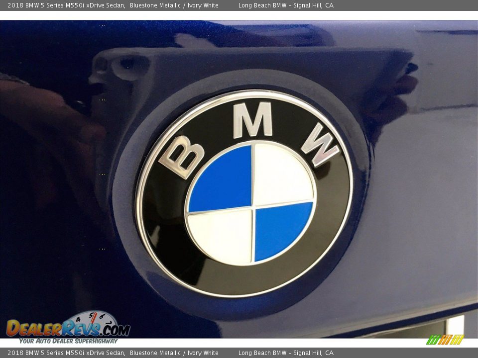 2018 BMW 5 Series M550i xDrive Sedan Bluestone Metallic / Ivory White Photo #34