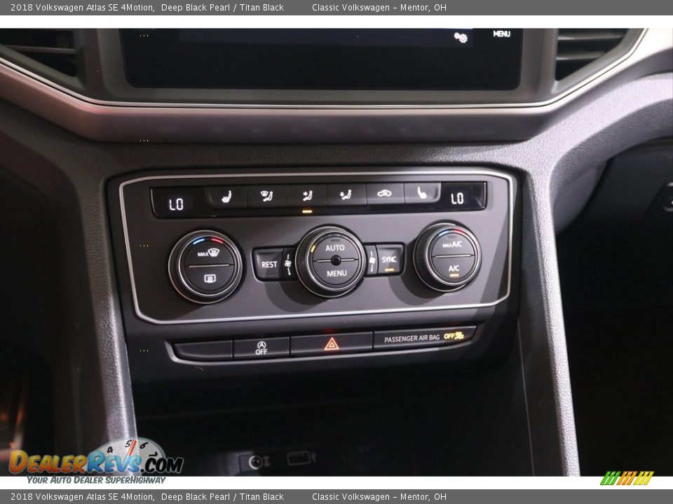 Controls of 2018 Volkswagen Atlas SE 4Motion Photo #11