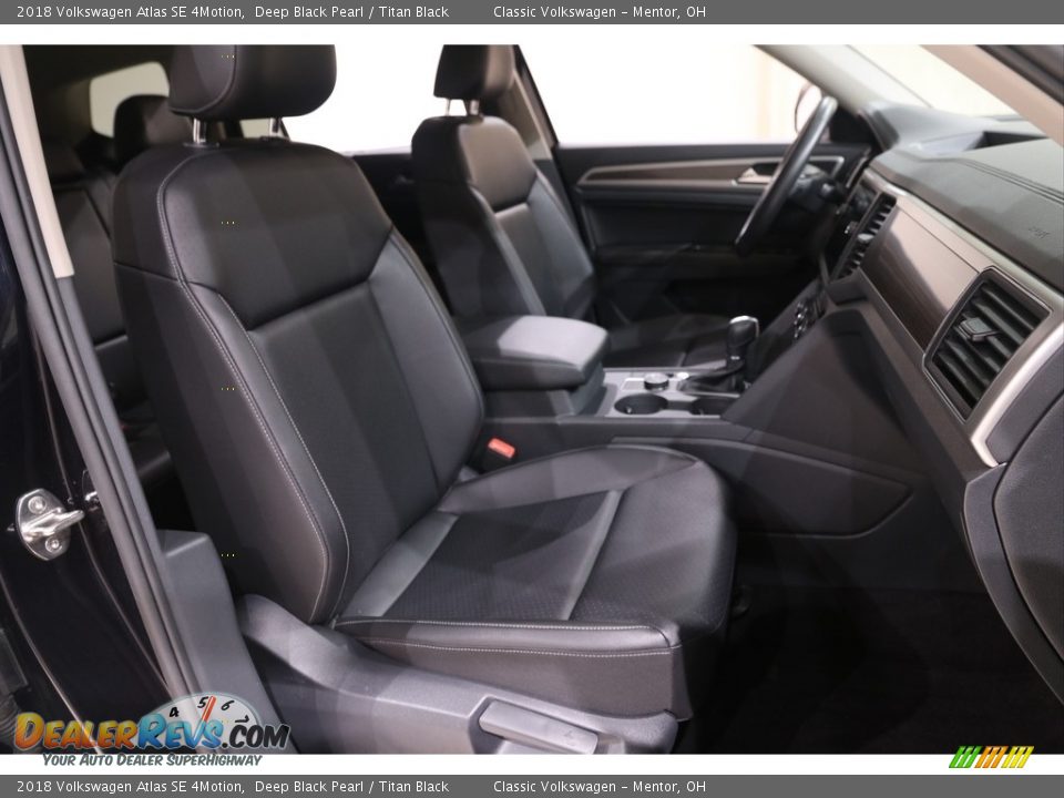 Front Seat of 2018 Volkswagen Atlas SE 4Motion Photo #13