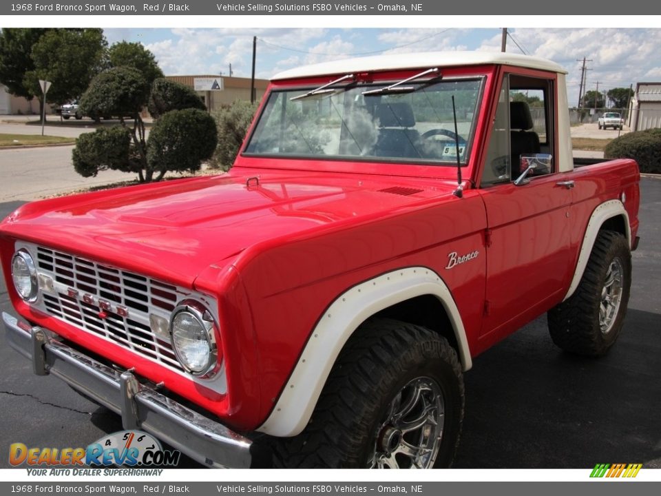 Front 3/4 View of 1968 Ford Bronco Sport Wagon Photo #5