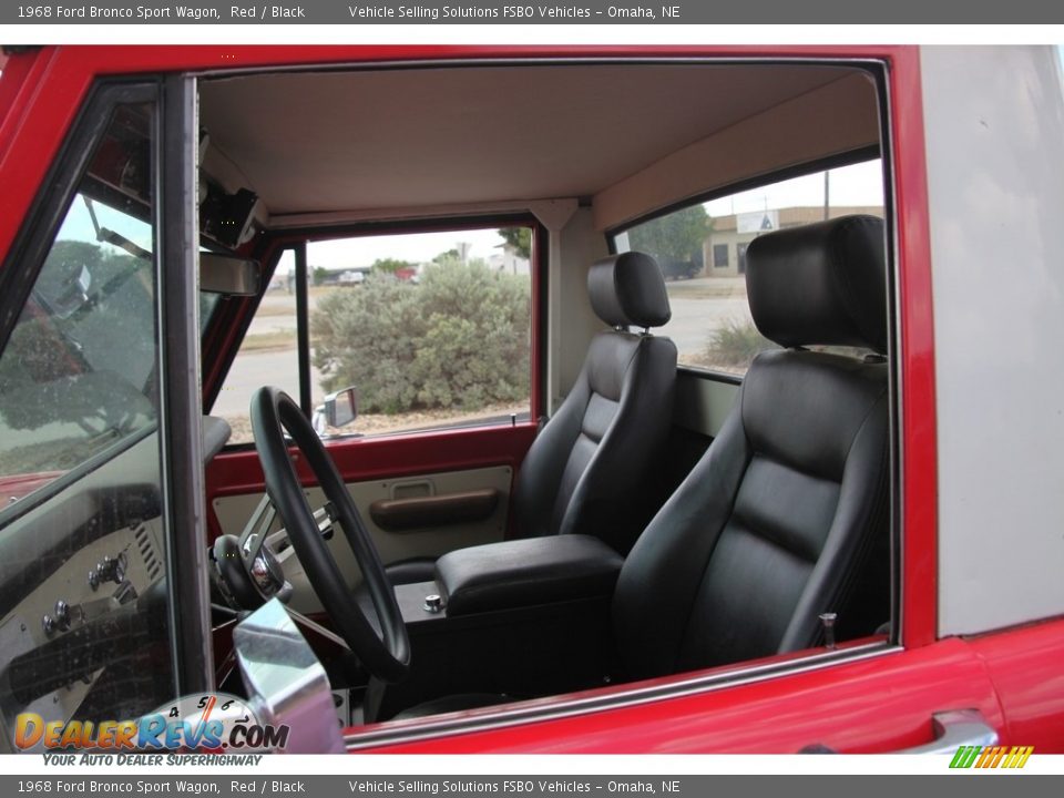 Front Seat of 1968 Ford Bronco Sport Wagon Photo #12
