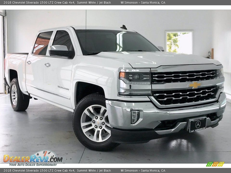 Front 3/4 View of 2018 Chevrolet Silverado 1500 LTZ Crew Cab 4x4 Photo #33