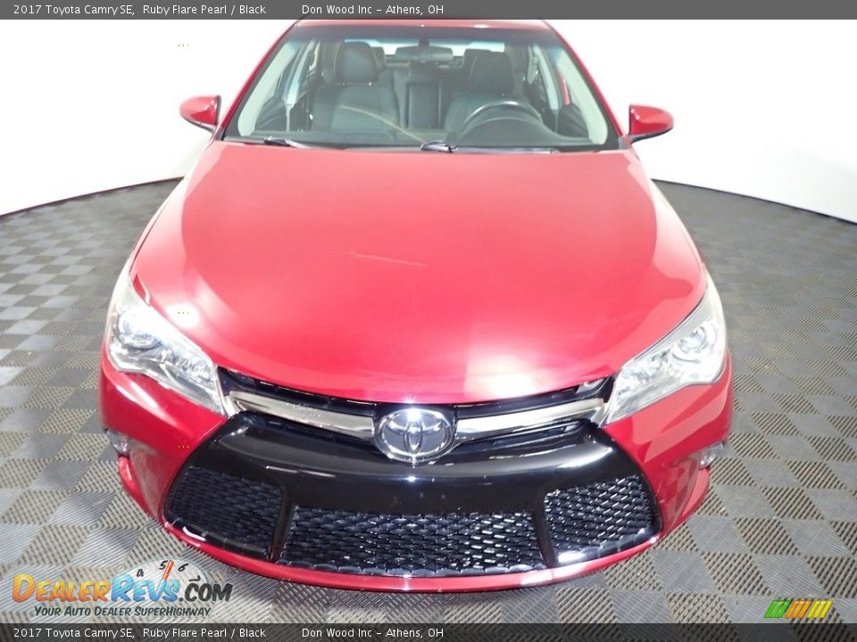 2017 Toyota Camry SE Ruby Flare Pearl / Black Photo #4