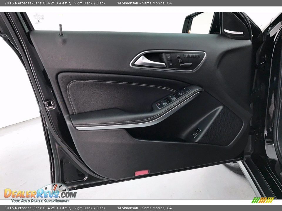 Door Panel of 2016 Mercedes-Benz GLA 250 4Matic Photo #25