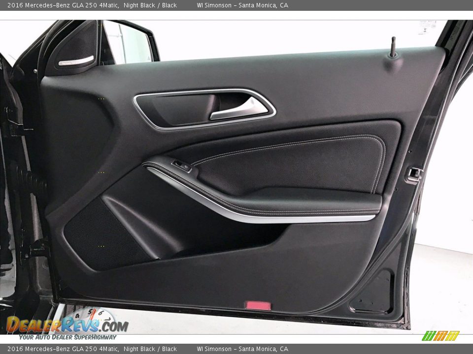 Door Panel of 2016 Mercedes-Benz GLA 250 4Matic Photo #30