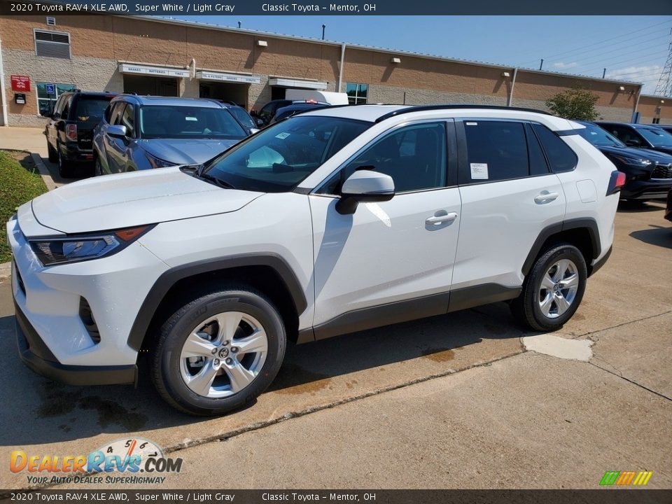 2020 Toyota RAV4 XLE AWD Super White / Light Gray Photo #1