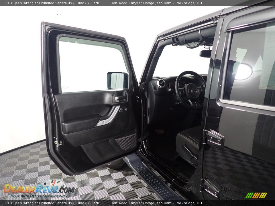 2018 Jeep Wrangler Unlimited Sahara 4x4 Black / Black Photo #19
