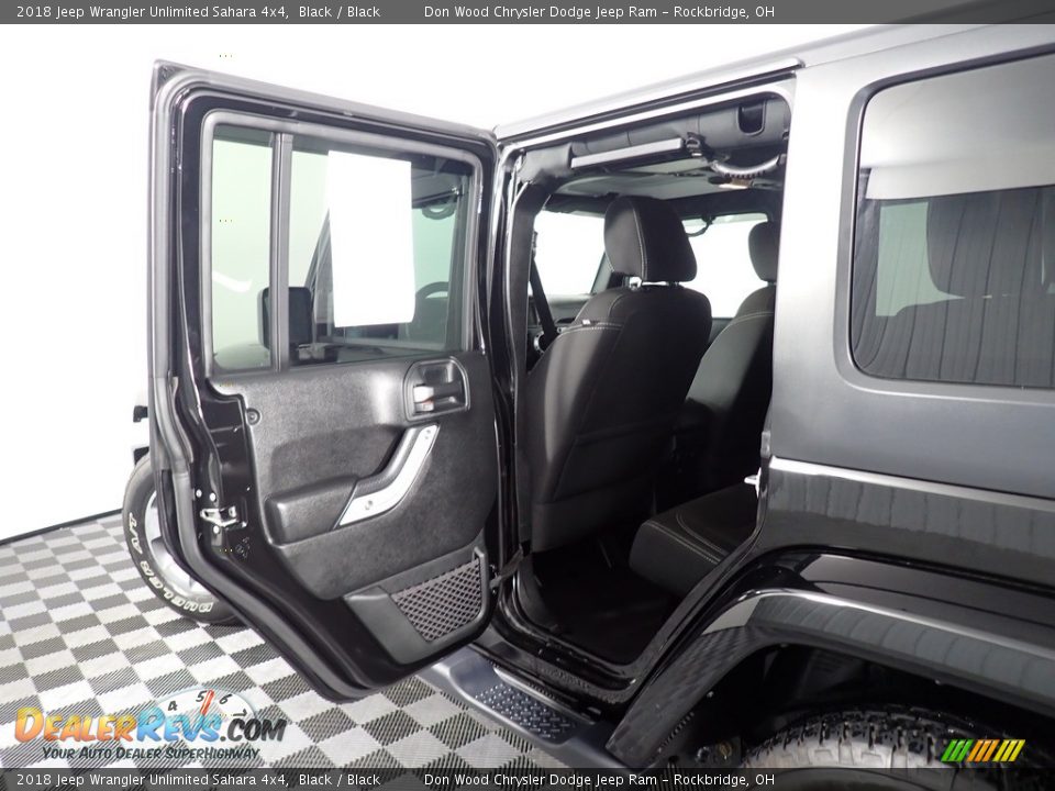 2018 Jeep Wrangler Unlimited Sahara 4x4 Black / Black Photo #24