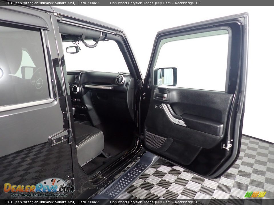 2018 Jeep Wrangler Unlimited Sahara 4x4 Black / Black Photo #29
