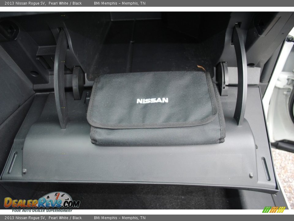 2013 Nissan Rogue SV Pearl White / Black Photo #28