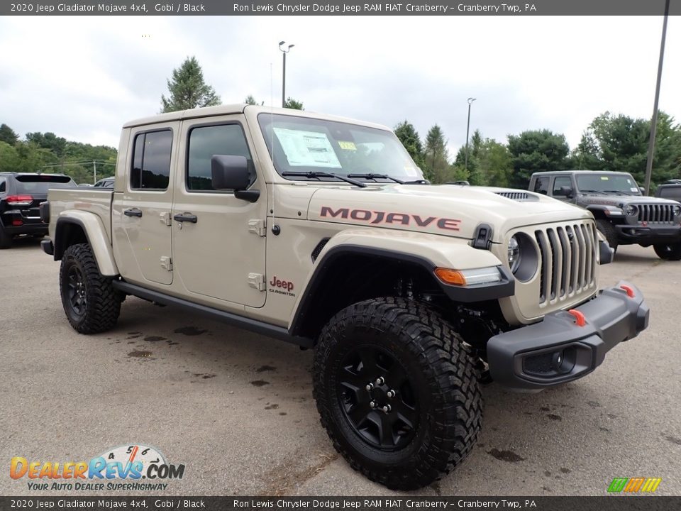 Front 3/4 View of 2020 Jeep Gladiator Mojave 4x4 Photo #3