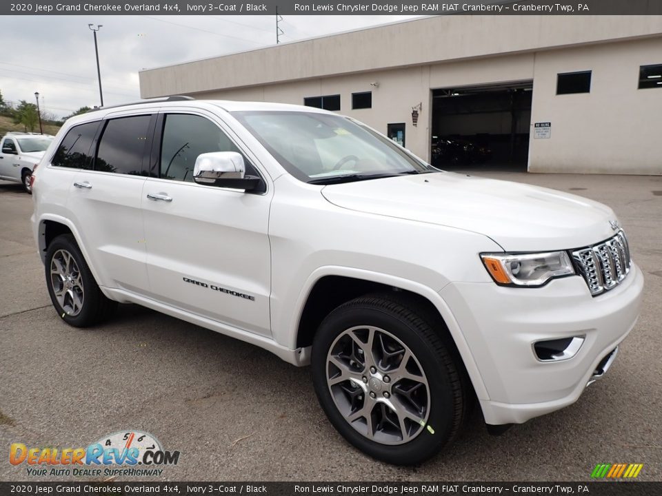 Front 3/4 View of 2020 Jeep Grand Cherokee Overland 4x4 Photo #3