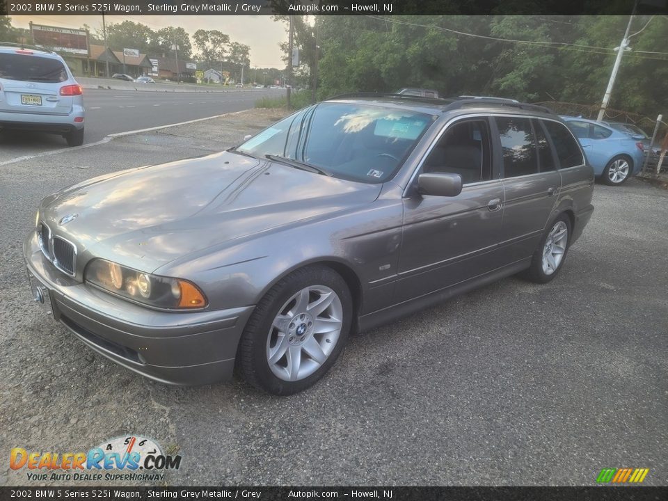 Front 3/4 View of 2002 BMW 5 Series 525i Wagon Photo #6