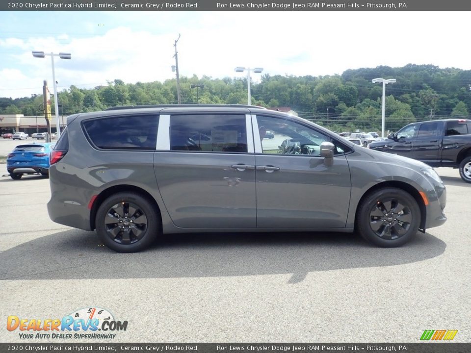 2020 Chrysler Pacifica Hybrid Limited Ceramic Grey / Rodeo Red Photo #4