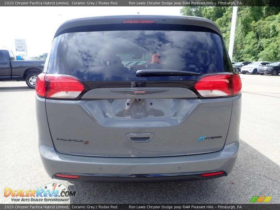 2020 Chrysler Pacifica Hybrid Limited Ceramic Grey / Rodeo Red Photo #10