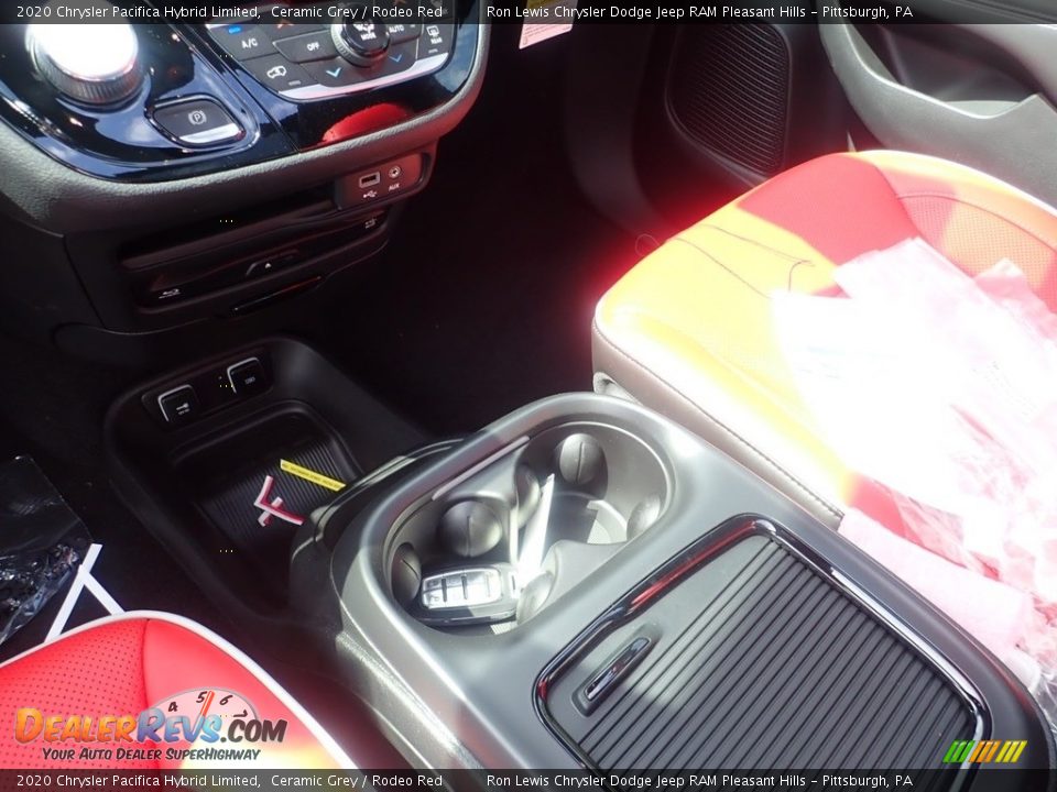 2020 Chrysler Pacifica Hybrid Limited Ceramic Grey / Rodeo Red Photo #18