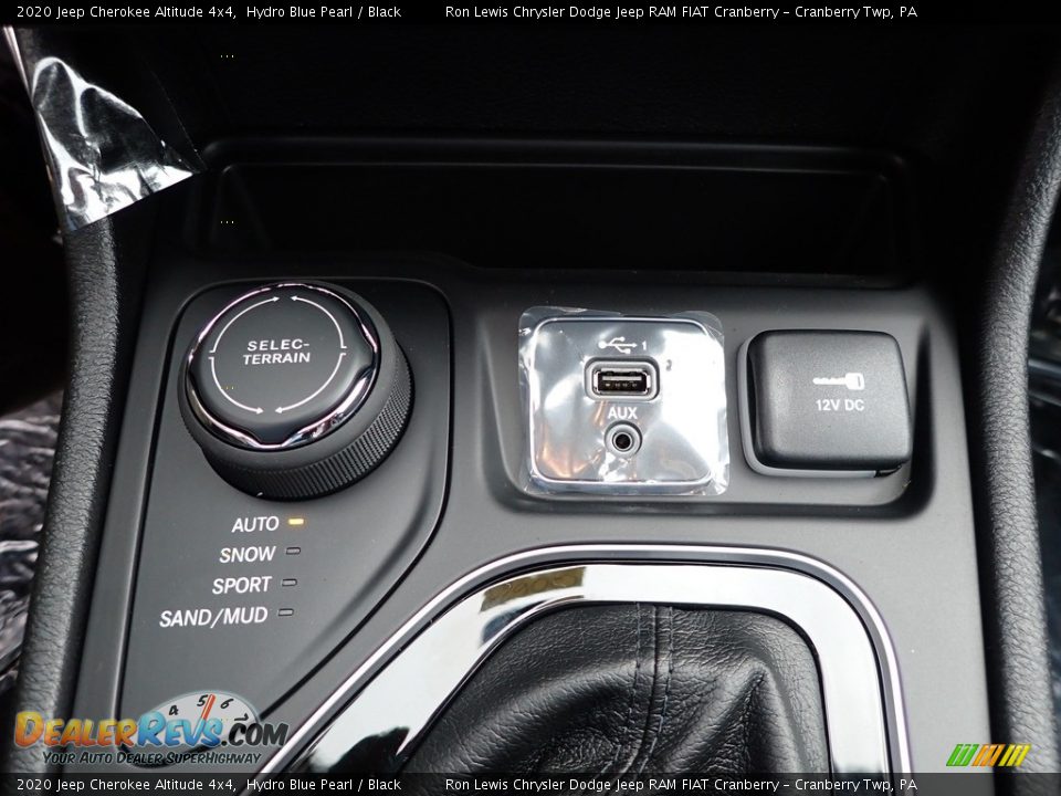 Controls of 2020 Jeep Cherokee Altitude 4x4 Photo #20