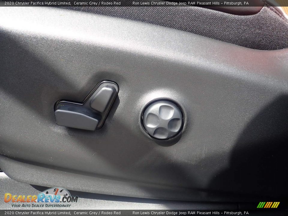 2020 Chrysler Pacifica Hybrid Limited Ceramic Grey / Rodeo Red Photo #19