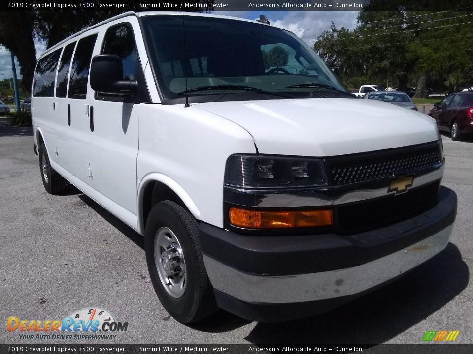 Front 3/4 View of 2018 Chevrolet Express 3500 Passenger LT Photo #1
