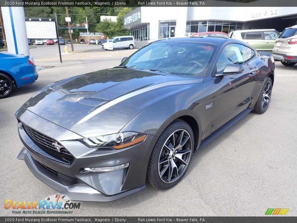 Front 3/4 View of 2020 Ford Mustang EcoBoost Premium Fastback Photo #5