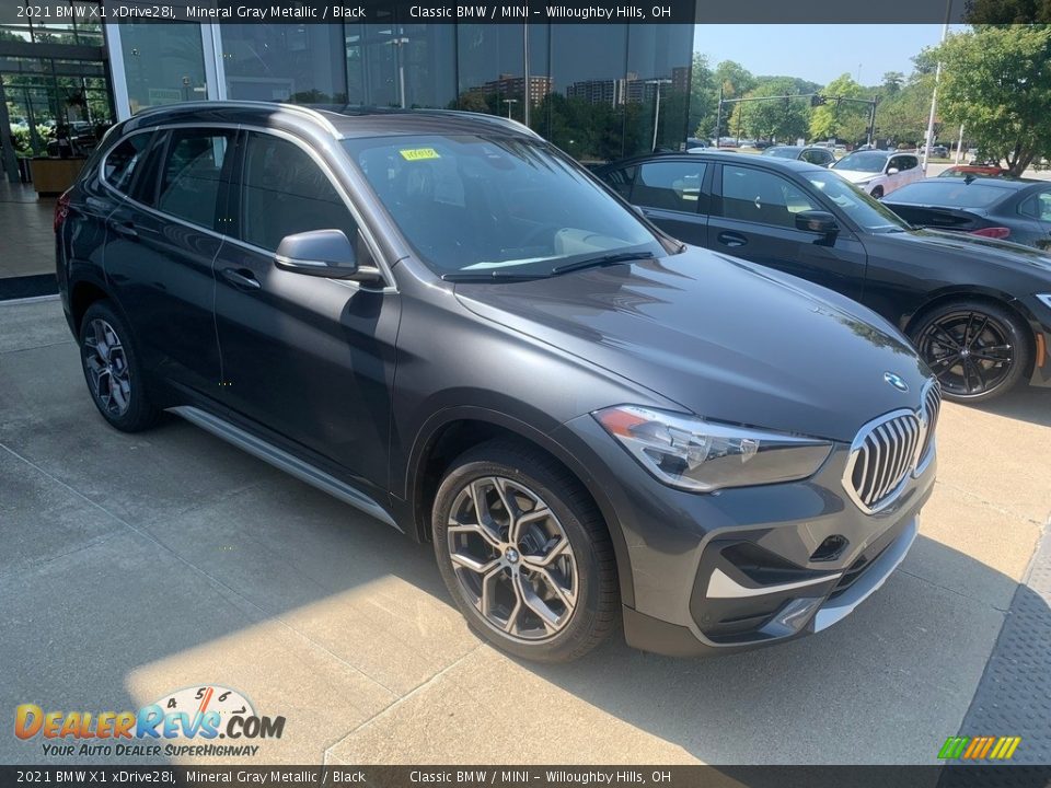 Front 3/4 View of 2021 BMW X1 xDrive28i Photo #1