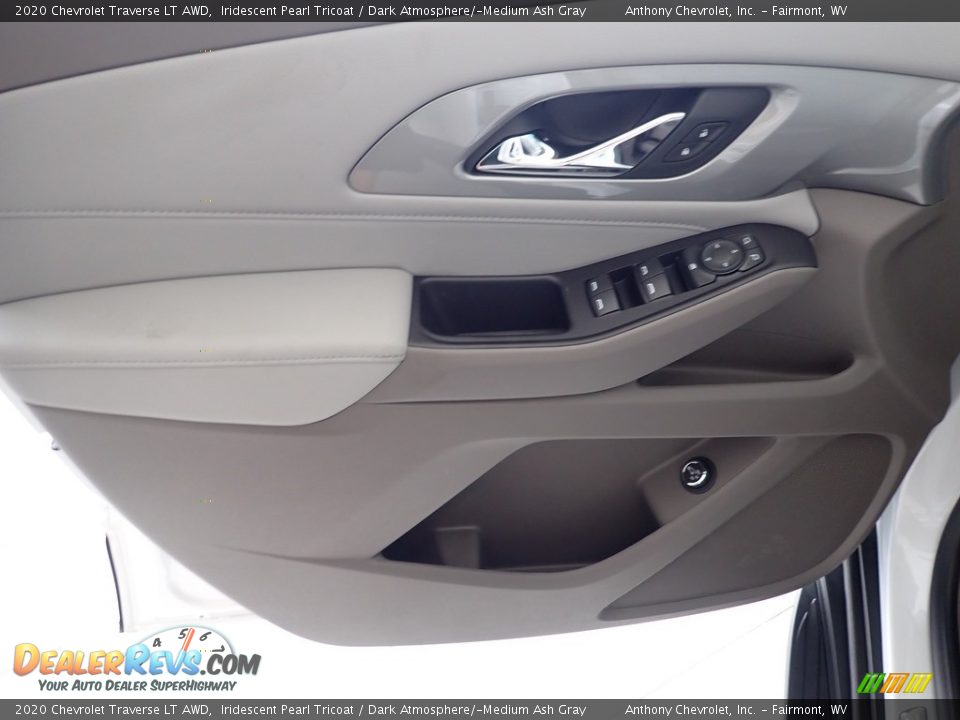 2020 Chevrolet Traverse LT AWD Iridescent Pearl Tricoat / Dark Atmosphere/­Medium Ash Gray Photo #14