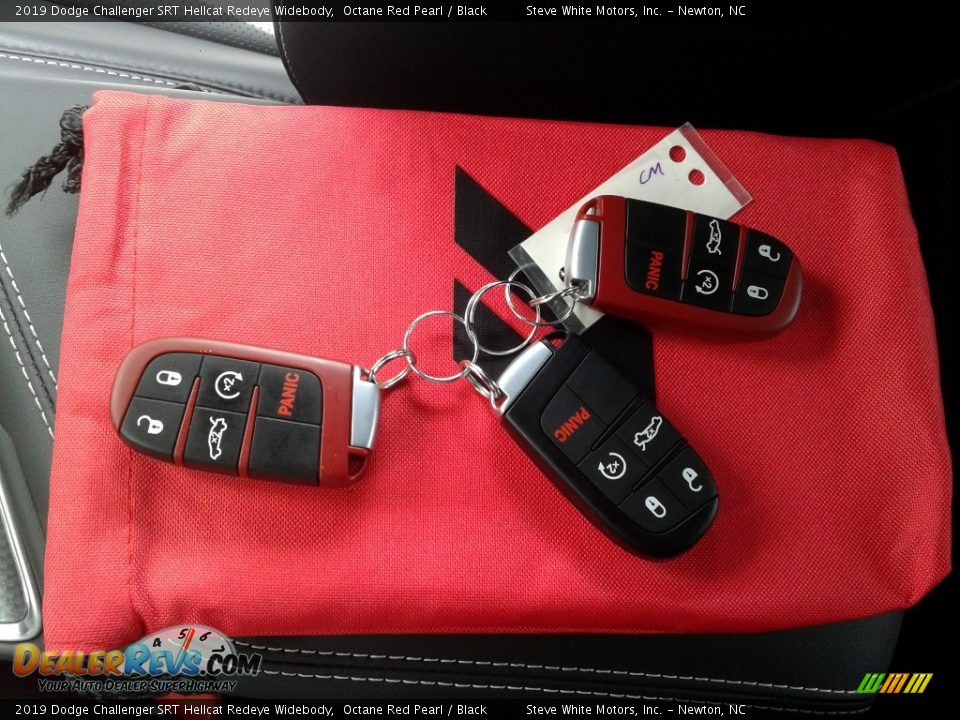Keys of 2019 Dodge Challenger SRT Hellcat Redeye Widebody Photo #26