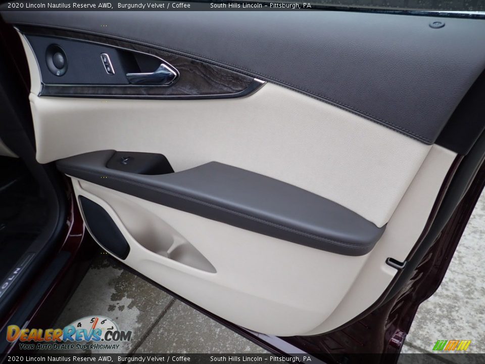 Door Panel of 2020 Lincoln Nautilus Reserve AWD Photo #13
