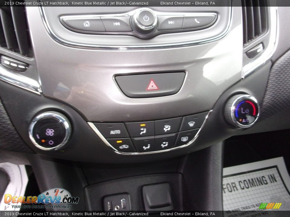 2019 Chevrolet Cruze LT Hatchback Kinetic Blue Metallic / Jet Black/­Galvanized Photo #25