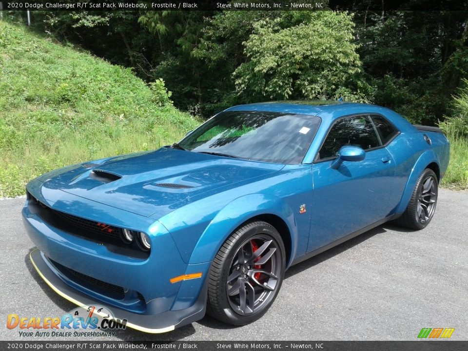 Front 3/4 View of 2020 Dodge Challenger R/T Scat Pack Widebody Photo #2