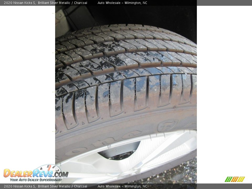 2020 Nissan Kicks S Brilliant Silver Metallic / Charcoal Photo #10