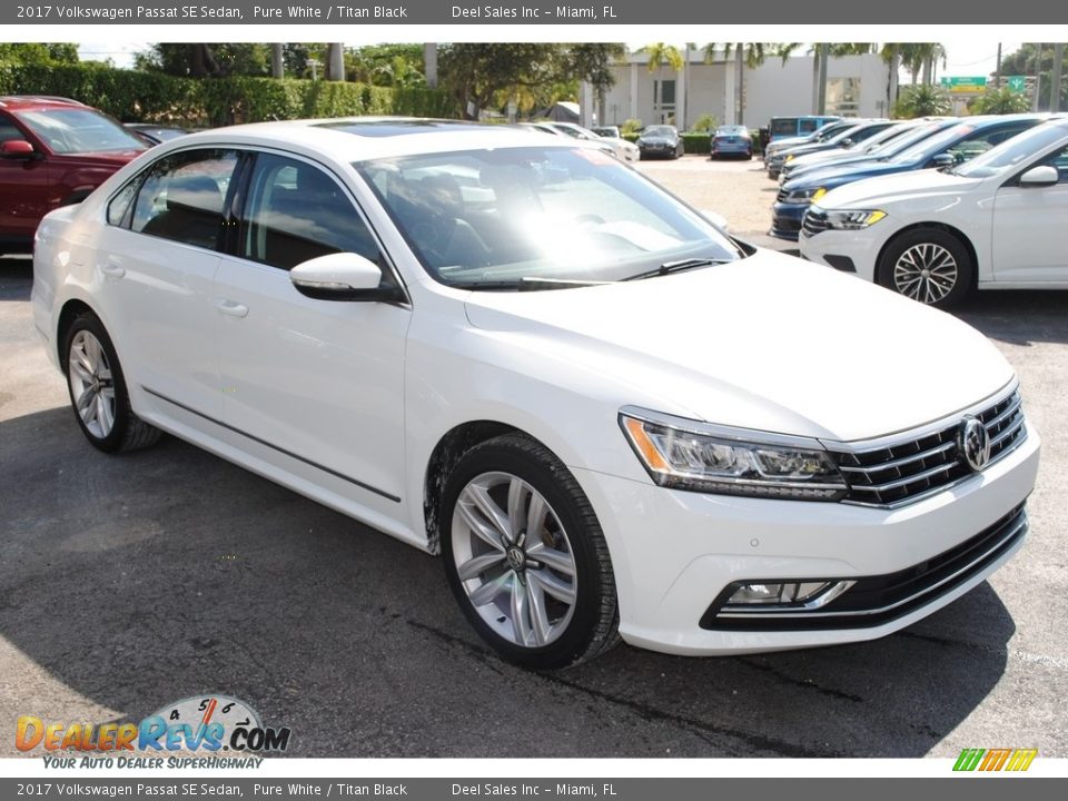 Front 3/4 View of 2017 Volkswagen Passat SE Sedan Photo #2