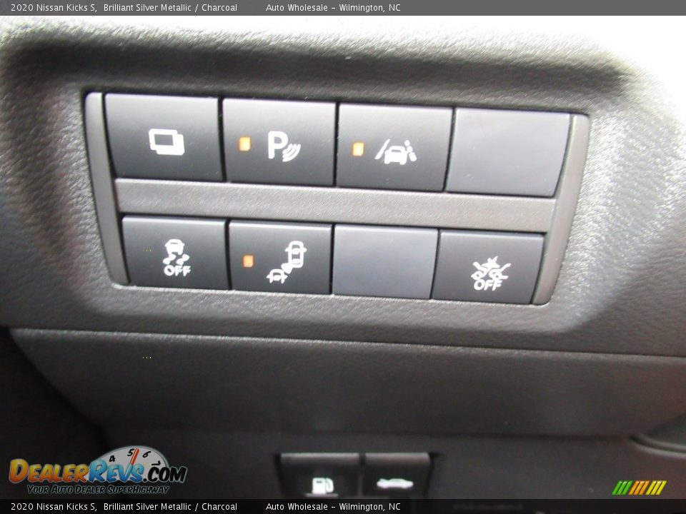 2020 Nissan Kicks S Brilliant Silver Metallic / Charcoal Photo #19