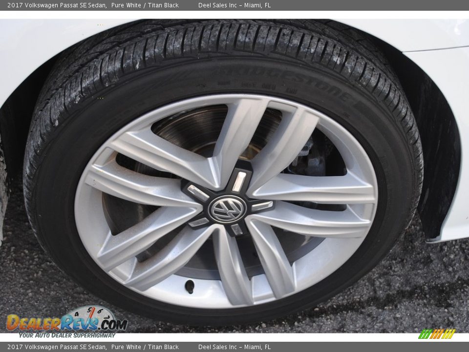 2017 Volkswagen Passat SE Sedan Wheel Photo #10