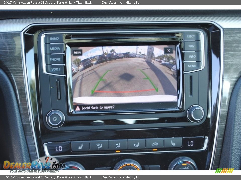 Controls of 2017 Volkswagen Passat SE Sedan Photo #15
