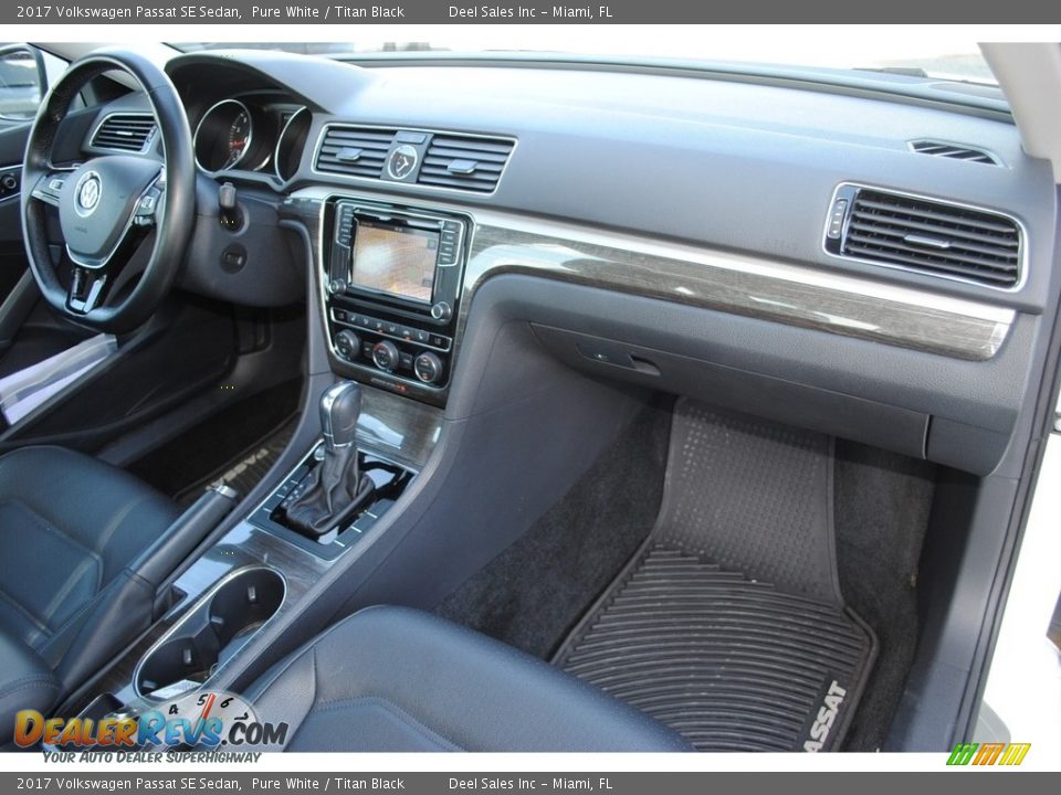 Front Seat of 2017 Volkswagen Passat SE Sedan Photo #17