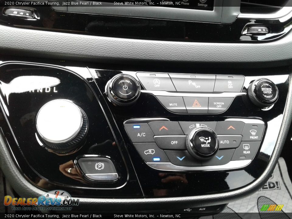 Controls of 2020 Chrysler Pacifica Touring Photo #26