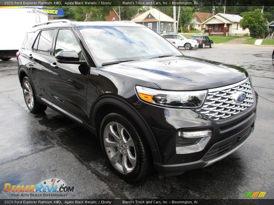 Front 3/4 View of 2020 Ford Explorer Platinum 4WD Photo #5