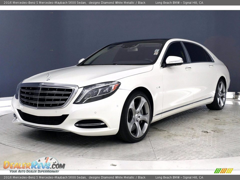 Front 3/4 View of 2016 Mercedes-Benz S Mercedes-Maybach S600 Sedan Photo #12