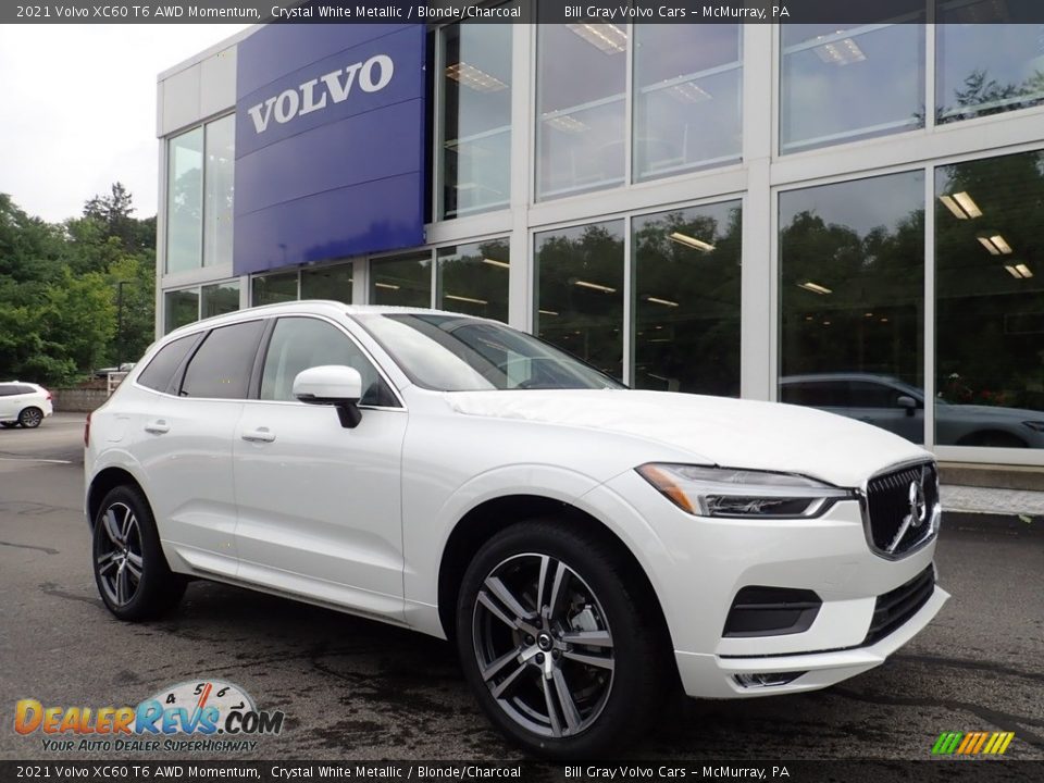 Front 3/4 View of 2021 Volvo XC60 T6 AWD Momentum Photo #1